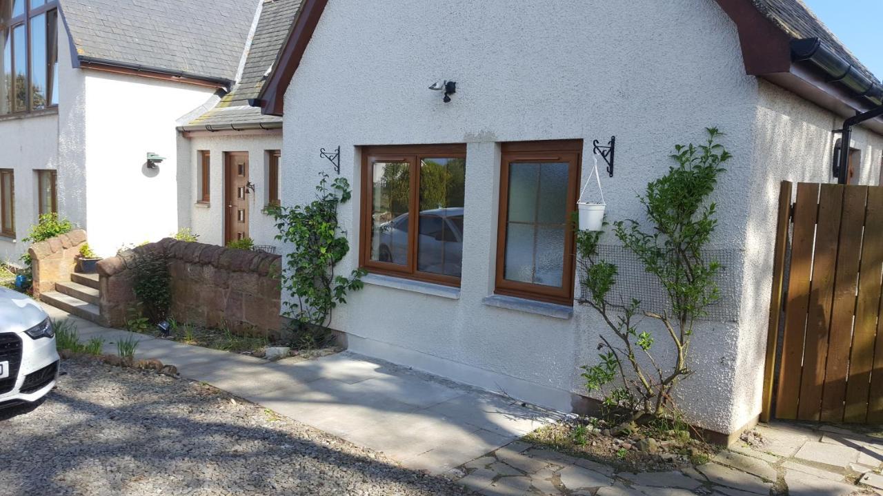 Canterra Cottage Tain Exterior photo